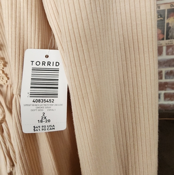 Torrid Cream Robe with Elegant Gold Trim - Picture 4 of 4